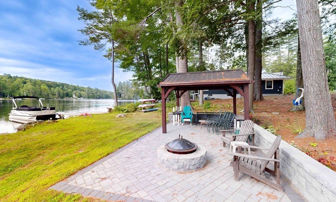 Oakland Apartment | Charming apartment with waterfront access, modern comforts, and lakeside firepit