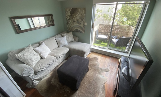 Williamsburg Apartment | Charming Apt in Williamsburg, w/WasherDryer & Balcony!