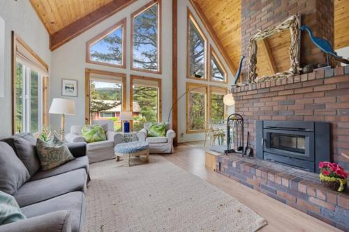 Rockaway Beach House | Charming Beach Cabin Close Beach Access