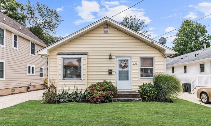 Lake Como House | Charming Beach Cottage