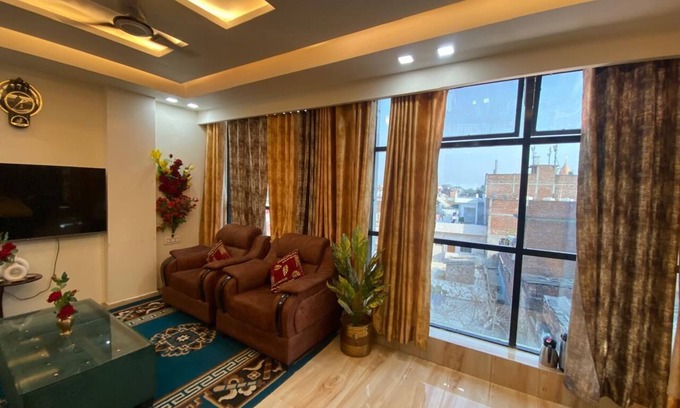 Allahabad Bed & Breakfast | Charming bedroom in wonderful Prayagraj with AC, WiFi