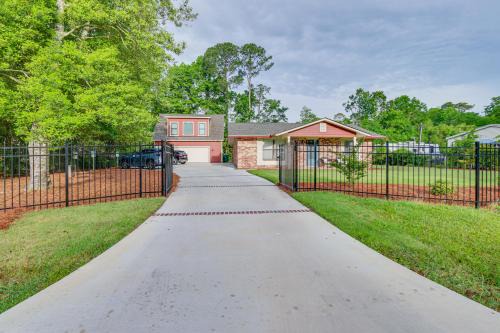 Bluffton House | Charming Bluffton Vacation Home with Yard!