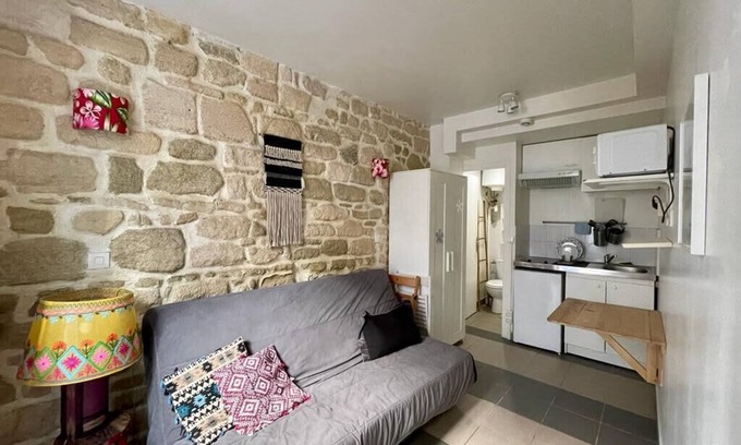 Quartier de la Goutte-d'Or Apartment | Charming bright studio near Montmartre