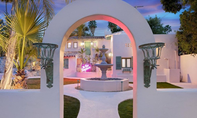 The Mesa House | Charming Bungalow with Two Patio Areas and Private Pool