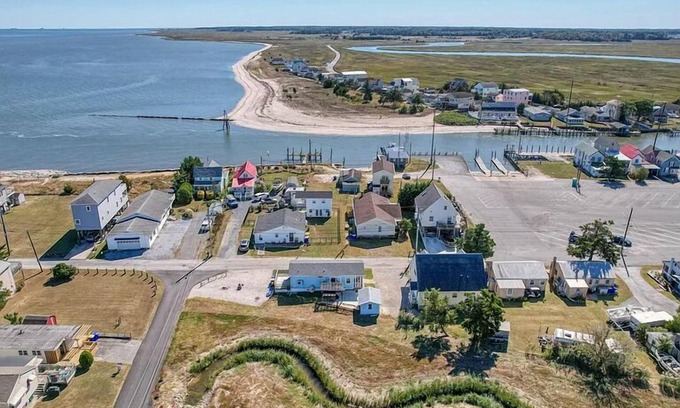 Bowers Beach House | Charming bungalow w water views in Bowers Beach AC WiFi Dover Downs AFB DE Turf