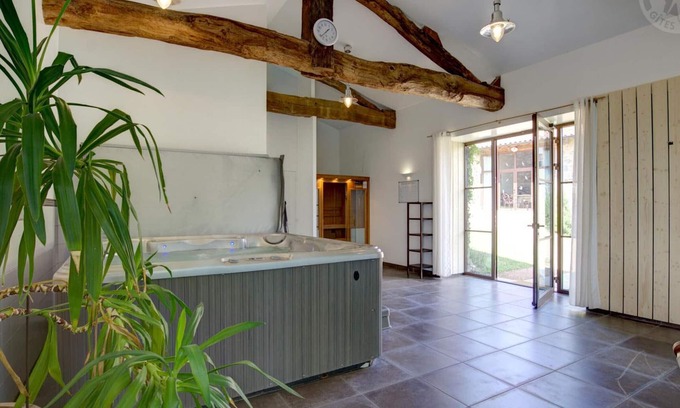 Saint-Just-la-Pendue Cottage | Charming countryside cottage with garden and outdoor spaces