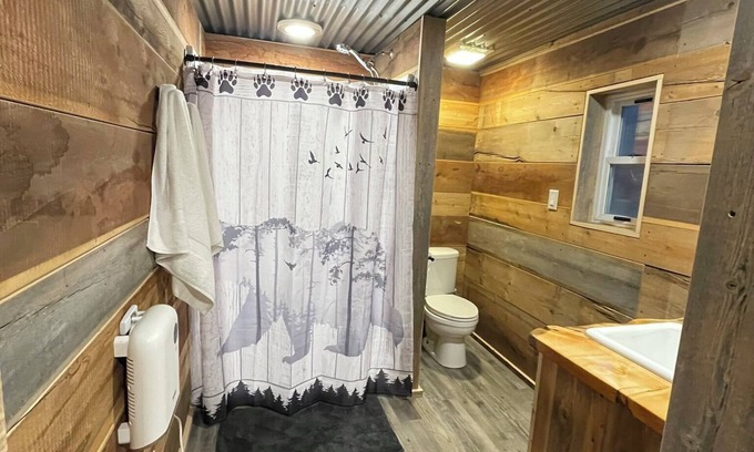 Ohio City Cabin | Charming cabin with WiFi in picturesque Parlin