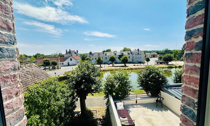 Mennetou-sur-Cher House | Charming canal-side house close to Beauval Zoo