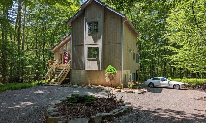 Gouldsboro Ski Chalet | Charming chalet with walking distance to Big Bass Lake