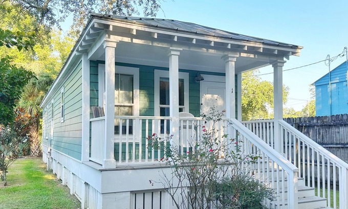 Ocean Springs Cottage | Charming Coastal 2-bedroom Cottage with WiFi, AC in Downtown Ocean Springs