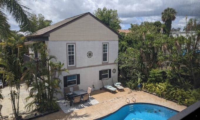 Cocoa House | Charming Cocoa Village Oasis