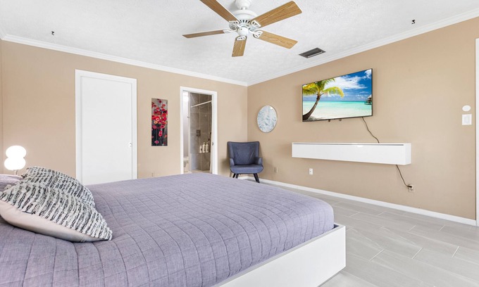 Cypress Lakes Estates House | Charming & Comfy ~ Clean 5★ Location & Heated Pool