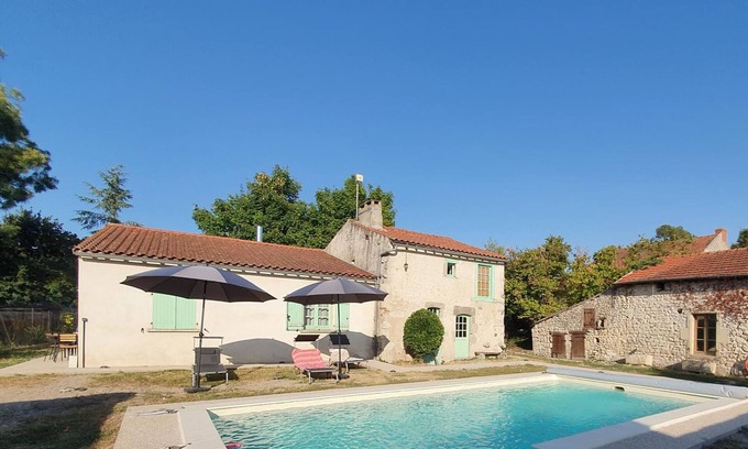 Charroux Cottage | Charming cottage in Charroux with private pool and terrace
