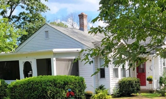 North Kingstown Cottage | Charming cottage with short drive to the beach or the city!