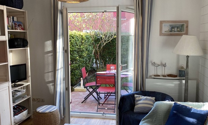 Port Guillaume Apartment | Charming Cottage Near Port Guillaume, 2 Bedrooms, Private Garden, Close to Beach