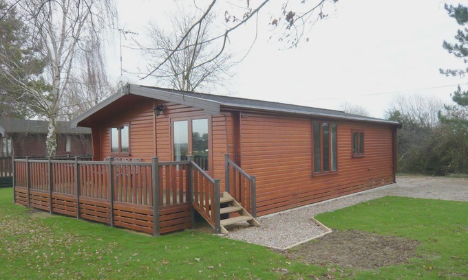 Romney Marsh Cottage | Charming Cottage in Romney Marsh Britain with Wooden Deck
