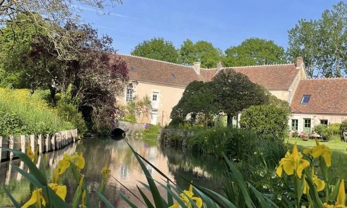 Loisail Cottage | Charming cottage in Perche Park with fireplace and garden