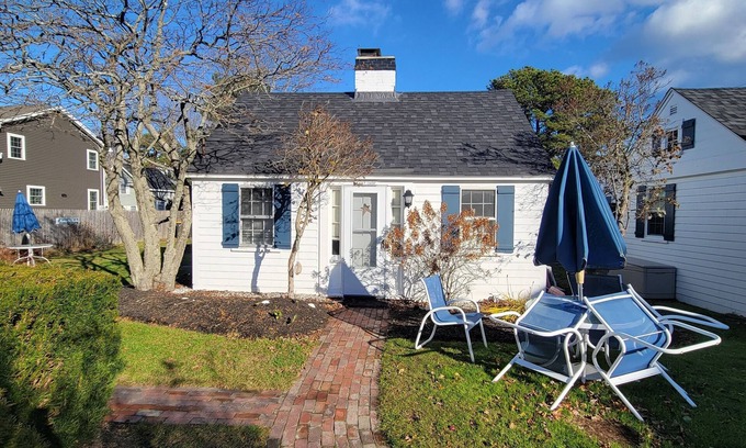 Pine Point House | Charming Cottage Steps to Pine Point Bch - 1 mile OOB outside Scarborough w/AC
