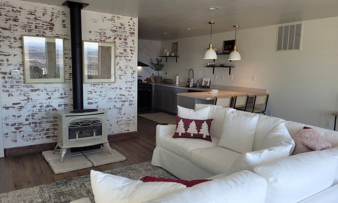 Idaho Falls House | Charming Cottage with Elevated Views. Amazing Sunsets