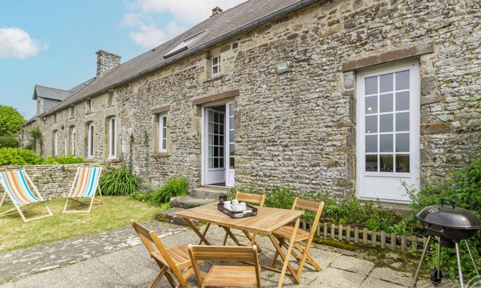 Canville-la-Rocque Cottage | Charming country house with private terrace - Canville-la-Rocque