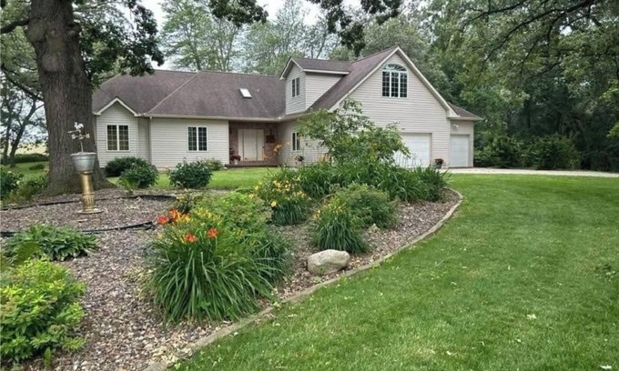 Clinton House | Charming country 4 bed/2 bath house in Clinton, near golf & casino. Wifi, A/C