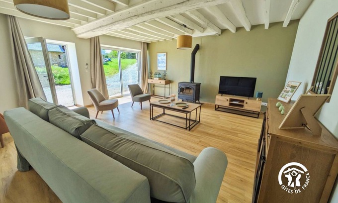 Marcille-la-Ville Cottage | Charming Country Home in Mayenne – Sleeps 6, Hot Tub, Hiking Trails