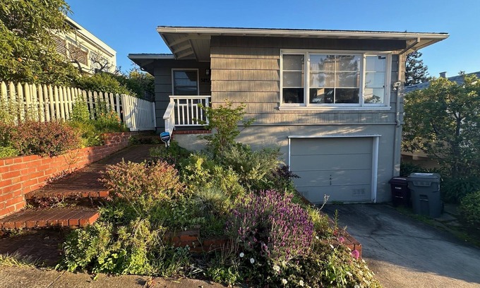 Rockridge House | Charming/Cozy, Full Furnished, Upper Rockridge Home, Bay views - Summer 2024