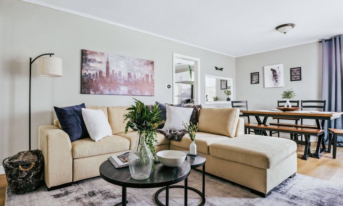 Homewood House | Charming & Cozy Getaway - A Heroic Stay Awaits!