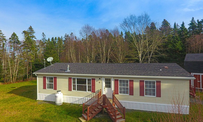 Corea House | Charming dog-friendly home with fireplace, fast WiFi, & washer/dryer