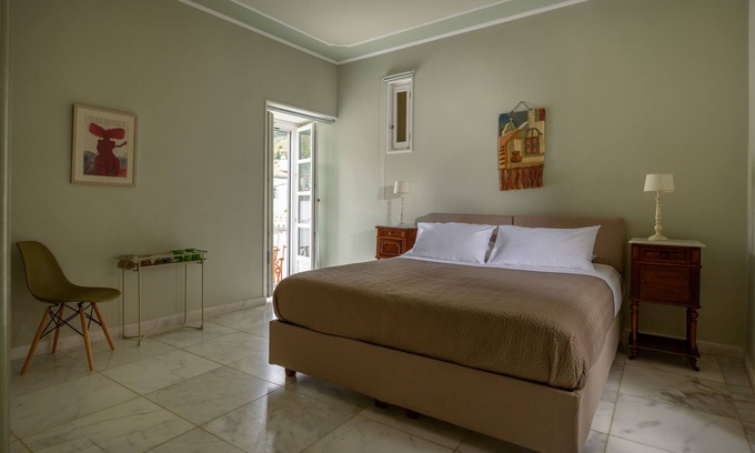 Hydra Apartment | Charming Double Room with Balcony overlooking Hydra Town