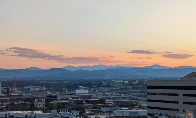 Downtown Denver Condo | CHARMING DOWNTOWN DENVER STUDIO – COMFORT, STYLE, CITY CONVENIENCE, POOL AND GYM