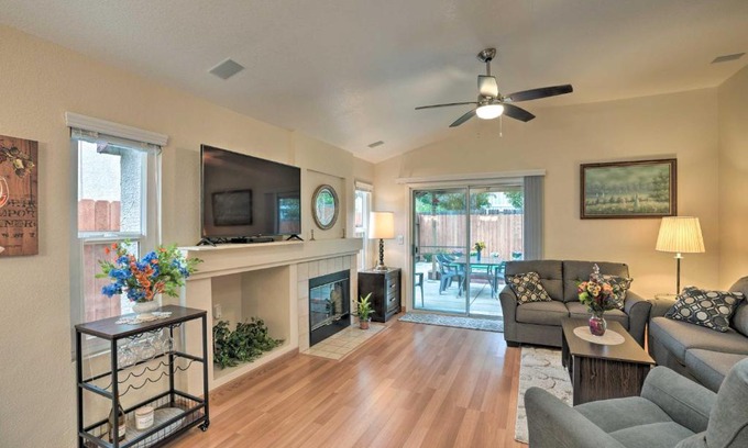 Elk Grove House | Charming Elk Grove Home about 3 Mi to Old Town!