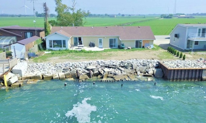 Harwich House | Charming Erie Water Front Cottage!