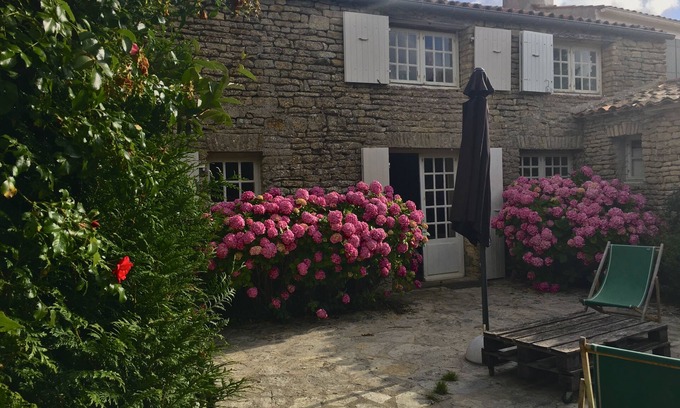 Les Portes-en-Re House | Charming family home in the heart of the village