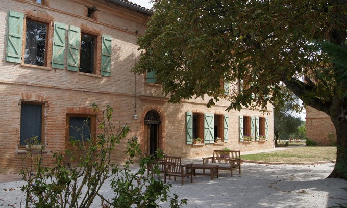 Azas House | Charming family home with fenced pool