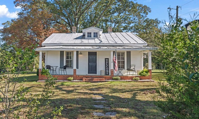Bumpass Other | Charming Farmhouse in Mineral, conveniently located near Short Pump & Lake Anna