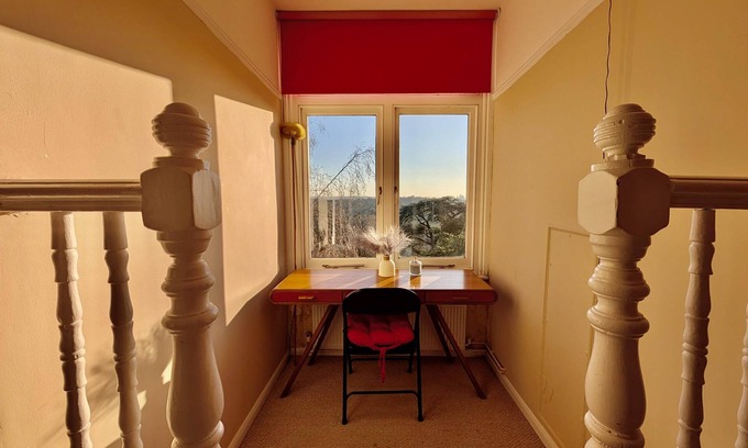 London Borough of Bromley Apartment | Charming Flat in Bromley with Parking