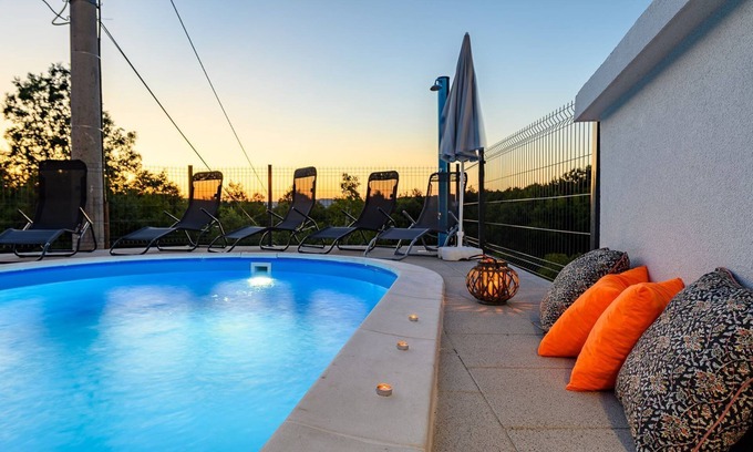 Paradiz Apartment | Charming flat in the countryside with pool