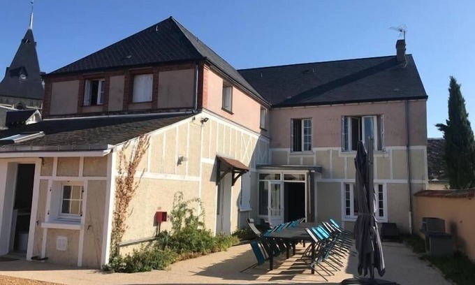 Saint-Georges-sur-Eure Cottage | Charming 14-Person Country House with Garden, BBQ, Parking, Near Chartres