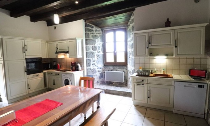 Saint-Martin-Valmeroux Cottage | Charming 1771 Home near Auvergne Volcanoes, Close to Salers, with Fireplace & Spacious Garden