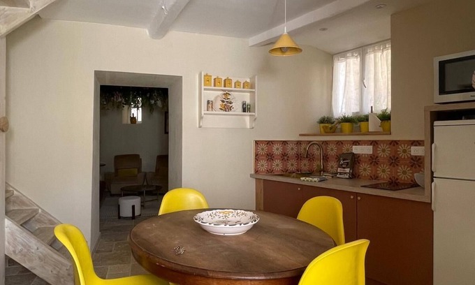 Ventenac-en-Minervois House | Charming house in bloom sleeps five