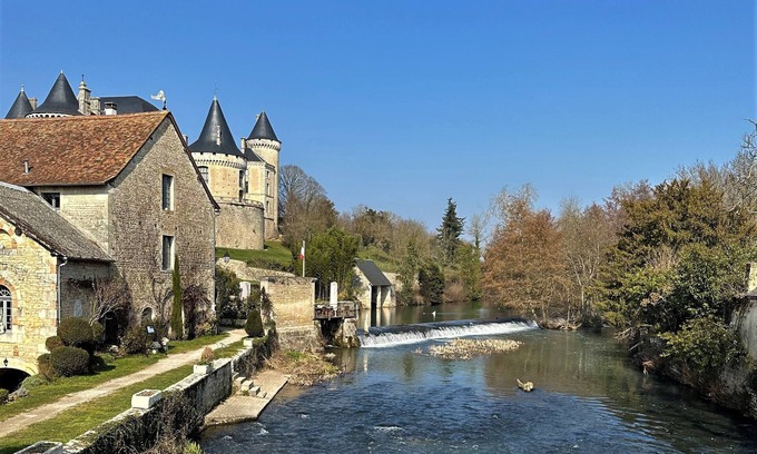 Verteuil-sur-Charente House | Charming and cozy cottage by the Charente river