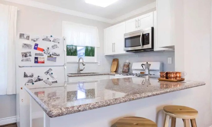 Montrose Apartment | Charming Garage Apartment