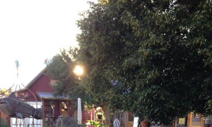 Darby Cottage | Charming Garden Cottage in Darby