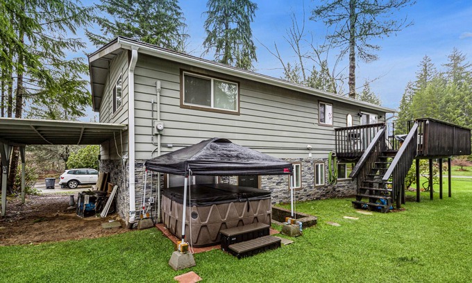 Union House | Charming golf-side stay with firepit, hot tub, grill, & pool table - W/D & AC