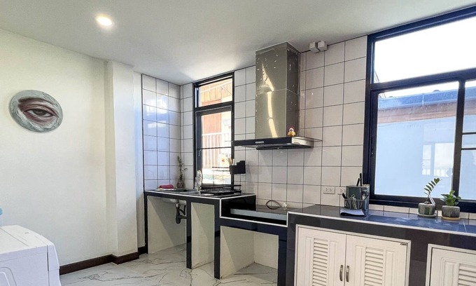 Wat Ket House | Charming Home in Local Area near River - 10 min to Old City