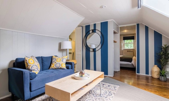 West Plaza House | Charming Hideaway Near Food and Fun | 16