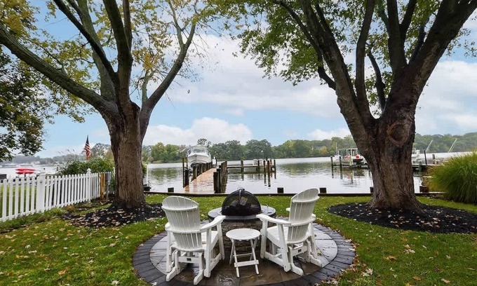 Middle River House | Charming Hideaway By The Water