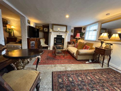 Taunton Apartment | Charming Historic Apartment Adjoining Beautiful Central Taunton Park