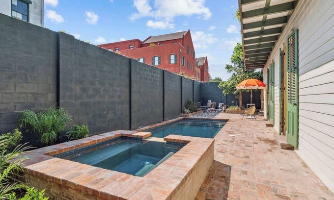Seventh Ward House | Charming Historic House w Pool & Hot Tub 5 BR|3 BA